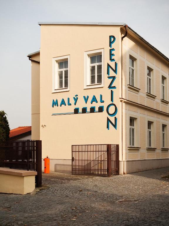 Penzion Maly Val กรอมเมียร์ริช ภายนอก รูปภาพ